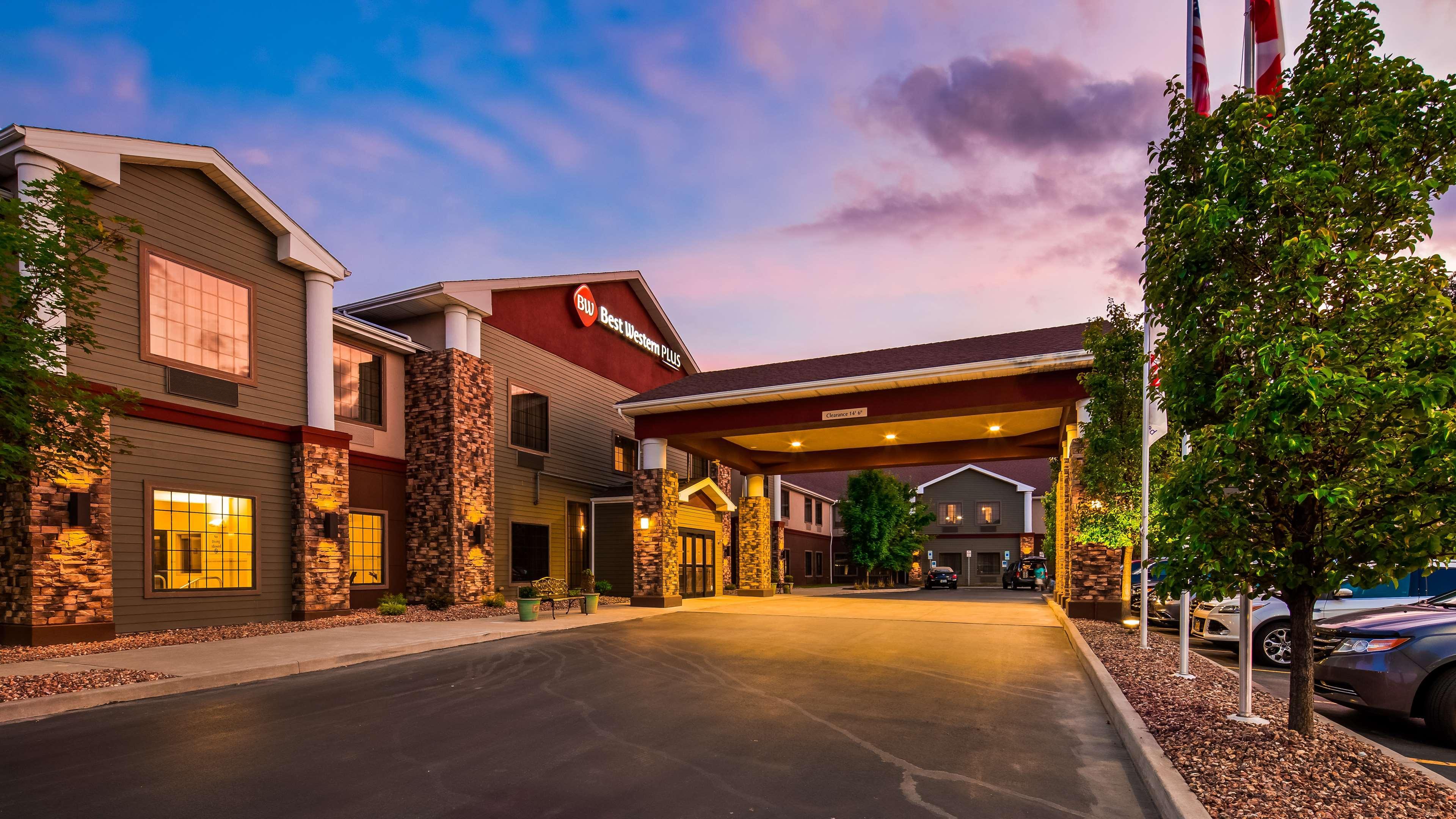 Best Western Plus Victor Inn & Suites מראה חיצוני תמונה