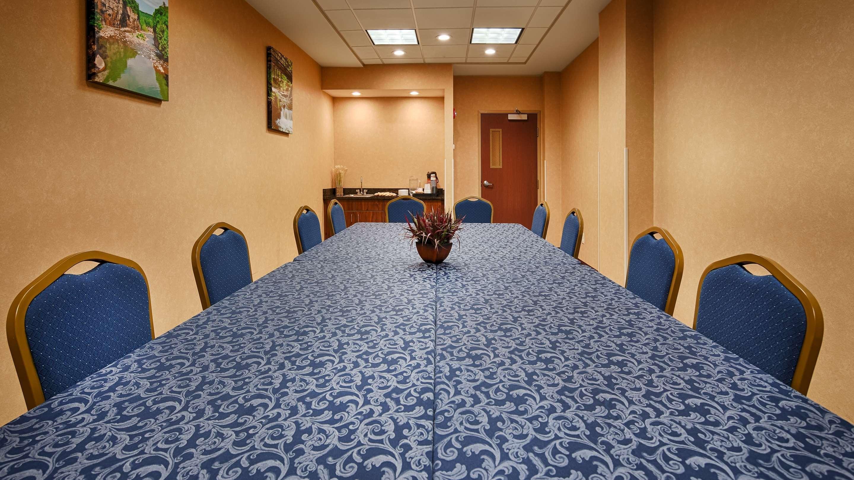 Best Western Plus Victor Inn & Suites מראה חיצוני תמונה