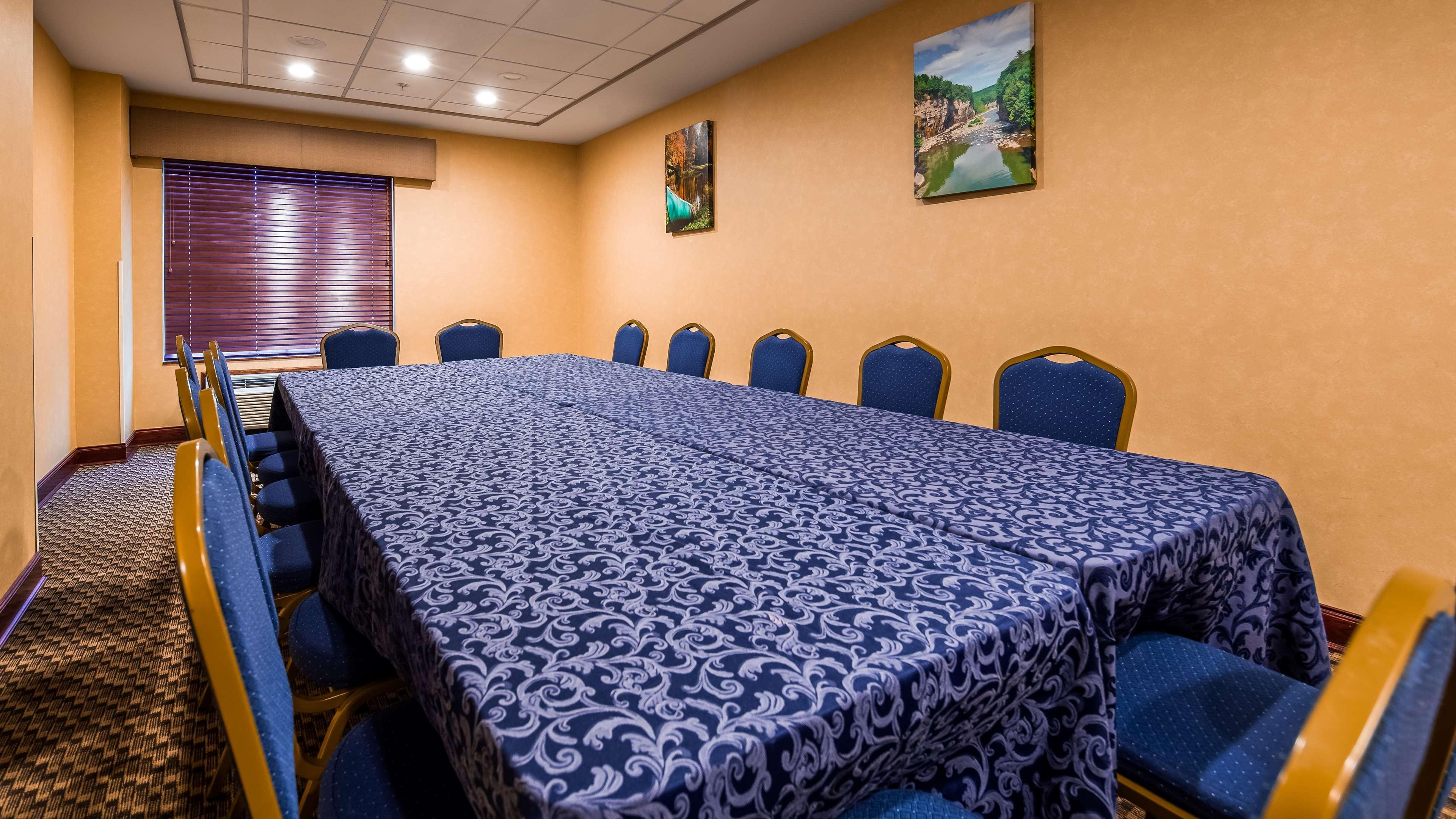 Best Western Plus Victor Inn & Suites מראה חיצוני תמונה