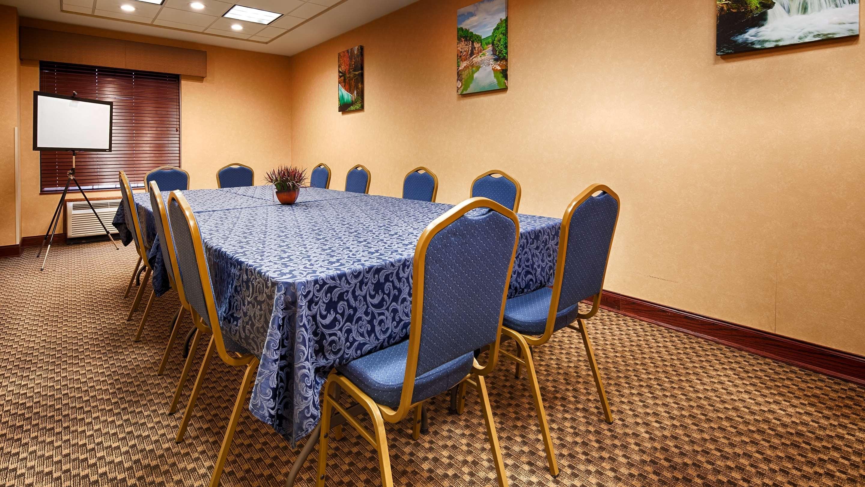 Best Western Plus Victor Inn & Suites מראה חיצוני תמונה