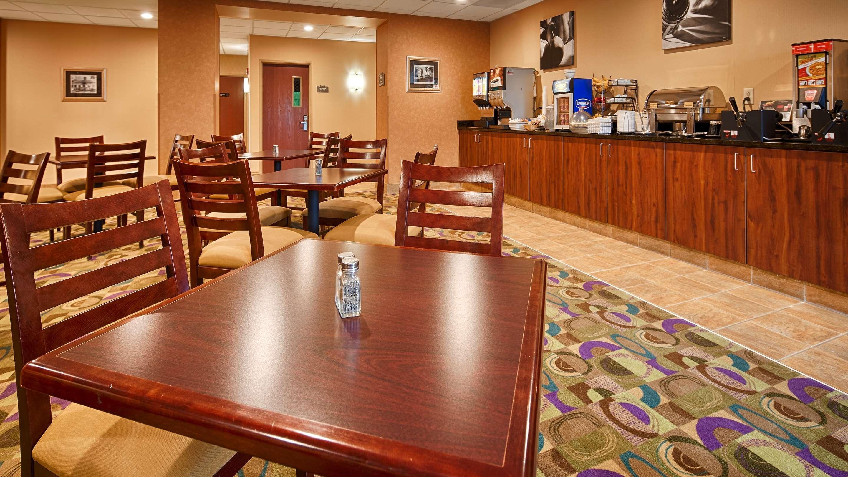 Best Western Plus Victor Inn & Suites מראה חיצוני תמונה