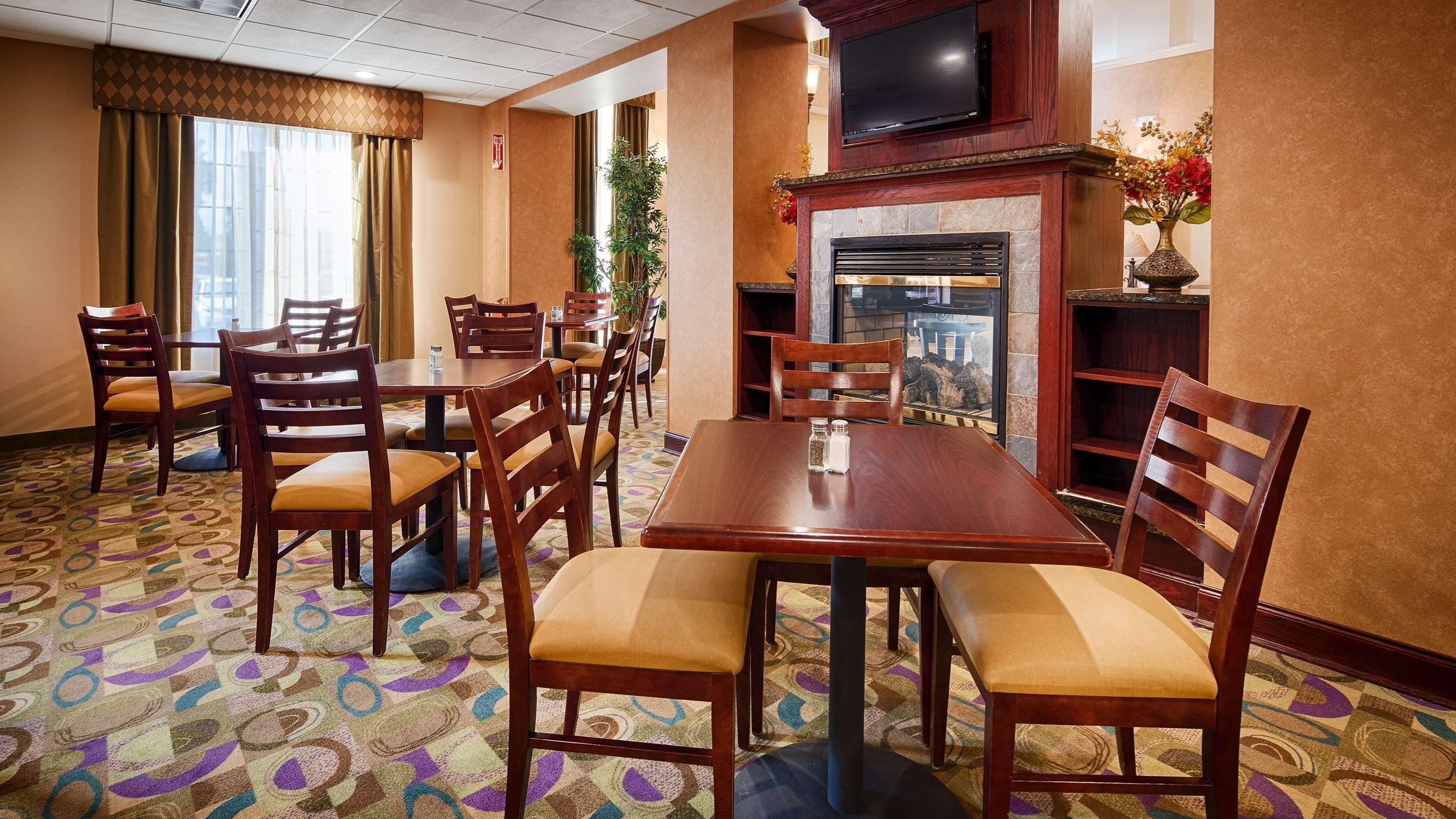 Best Western Plus Victor Inn & Suites מראה חיצוני תמונה